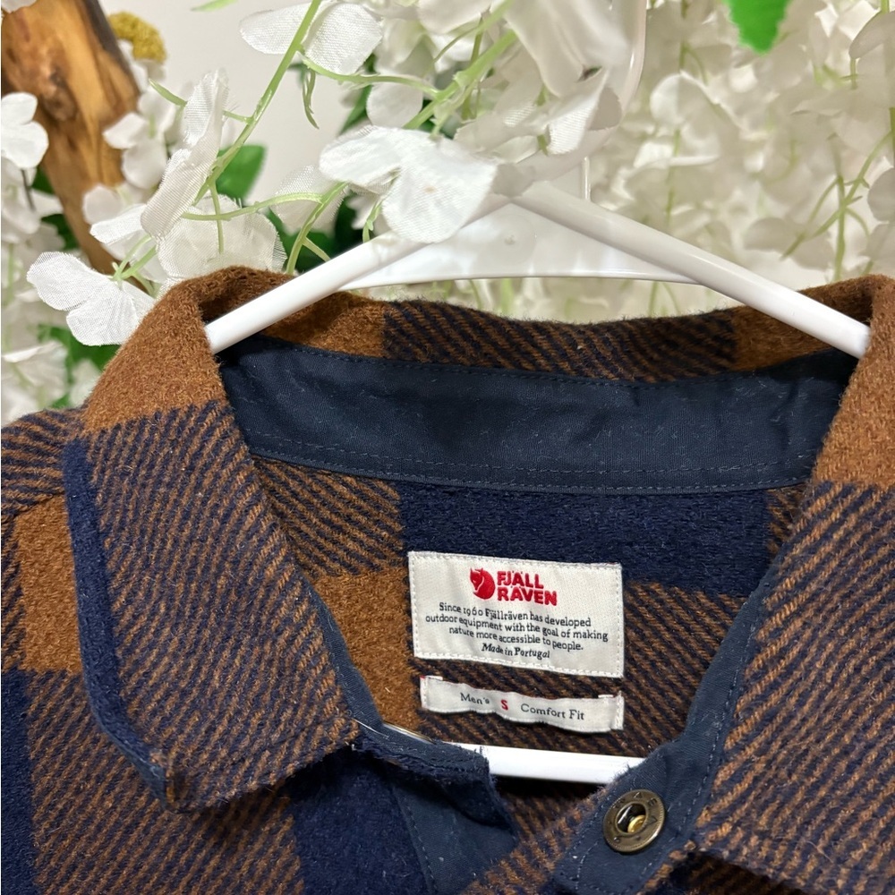 Fjallraven Men’s Brown and Navy Plaid Lightweight Shirt Jacket - Picture 8 of 11
